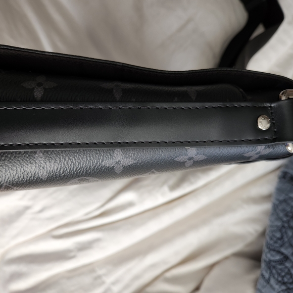 LOUIS VUITTON DISTRICT PM. - Picture 8 of 13